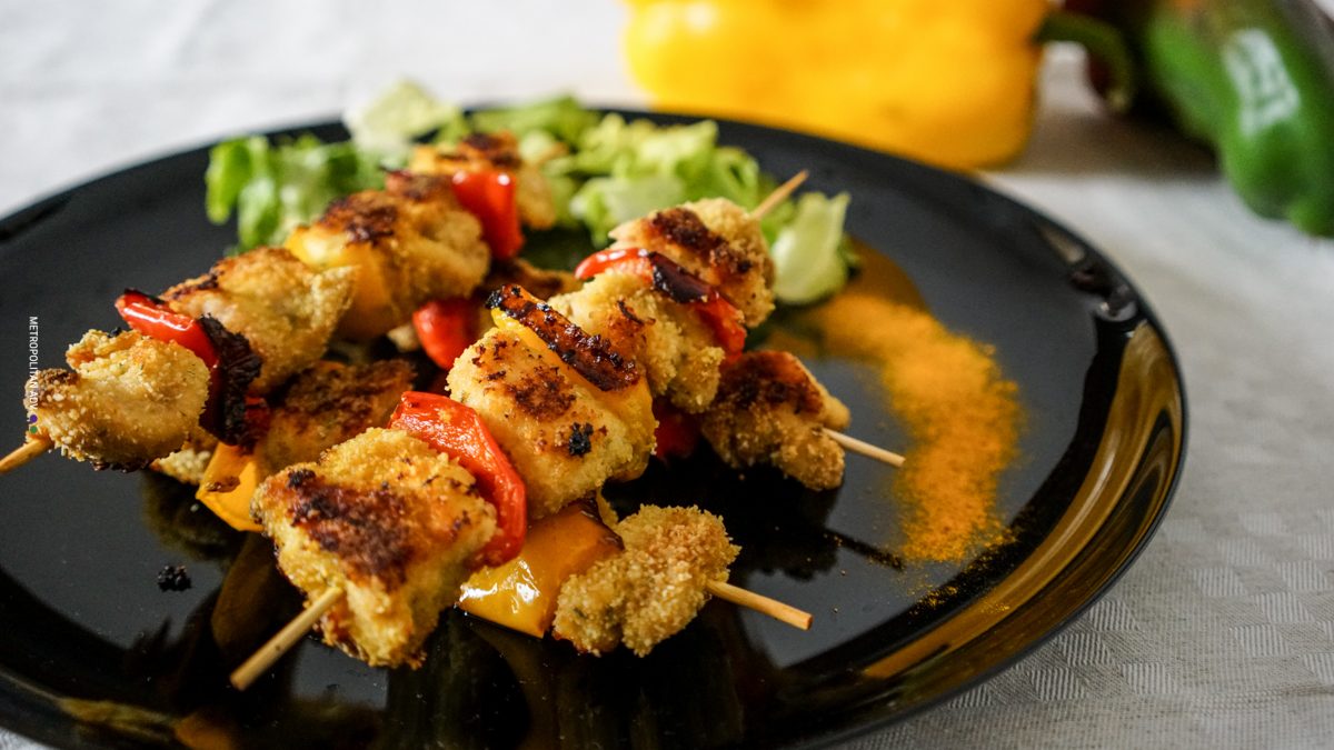 spiedini di pollo croccanti e curcuma